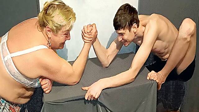 Crumpet Vs Skinny Boy Wmv