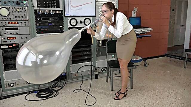 Rachel Blows Single And Double-Stuffed Q18 Balloons (Mp4 - 1080P)