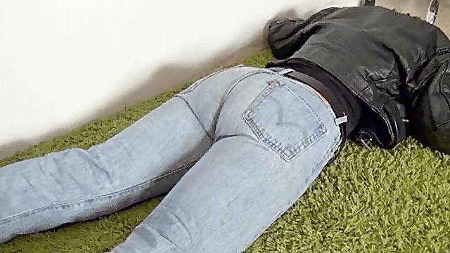 Custom Clip: Taking Down Galas In Vintage 1980S Levi Jeans