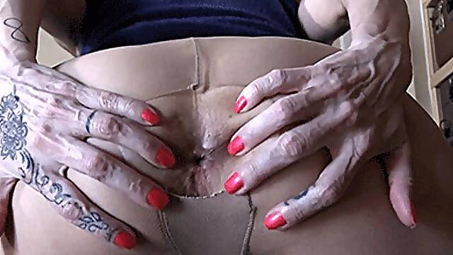 Stinkhole Creampie In Pantyhose