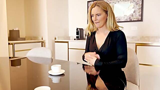 Reluctant Mommy: Made To Please Him Completely