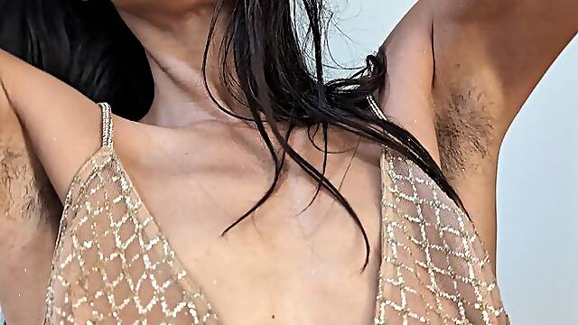 Sexy Armpit Stubble | Donna