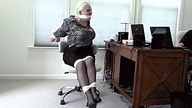 D2512Vamp-Bank Manager Bound And Gagged