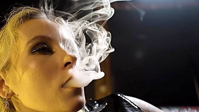 Usnje, Kajenje, Dominacija, Ženska Dominacija