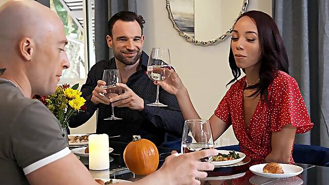 Dve Ženski In Moški, Resničnost, Latinka, Trojček