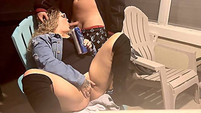 Curvy Tattooed Babe With Plump Thighs Enjoys Outdoor Public Banging