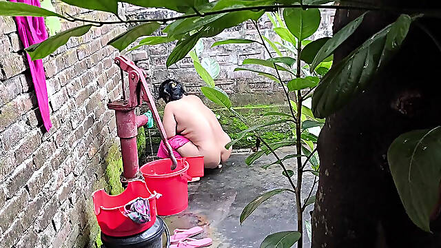 Bengalí, Tía, A 4 Patas, Baño