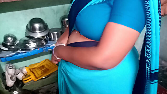 Indian Aunty Saree Changing Porn Video