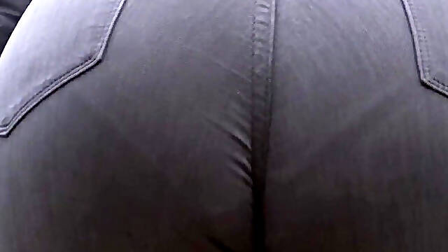 Sexy Pawg Milf Teasing Her Visible Panty Line In Park