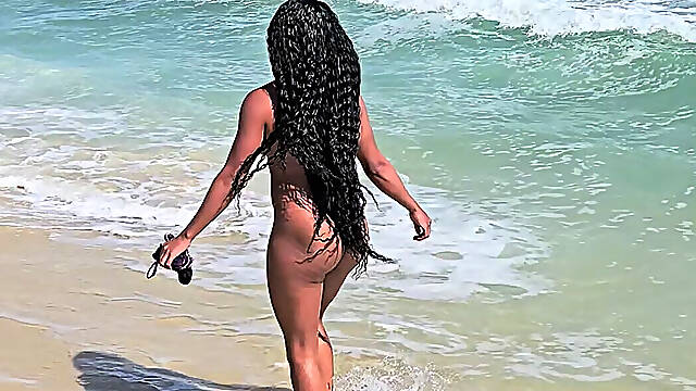 Plaža, Tetovaže, Latinka, Zrela