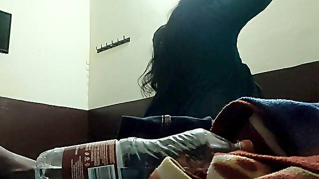 Desi Wife Affair With Neighbour Guy Having Fun No One At Home