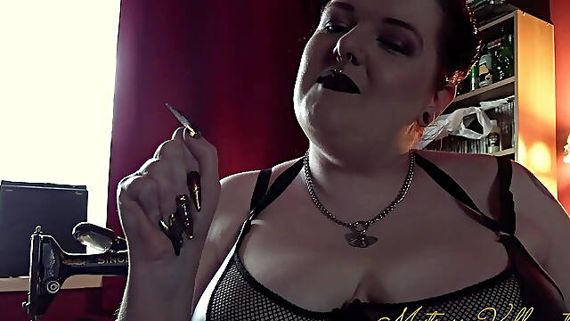 Gold Stiletto Nail Worship