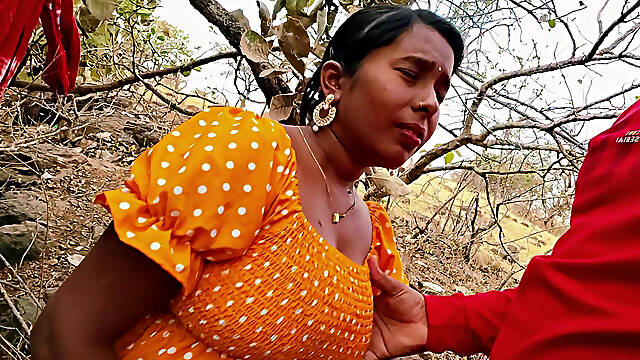 Desi Bhabhi Beautiful Boobs