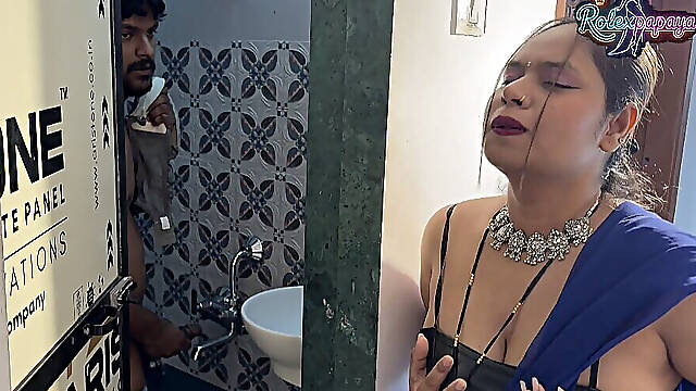 The Stepmother Caught The Stepson Masturbating In The Bathroom, Then The Two Had Sex Together.