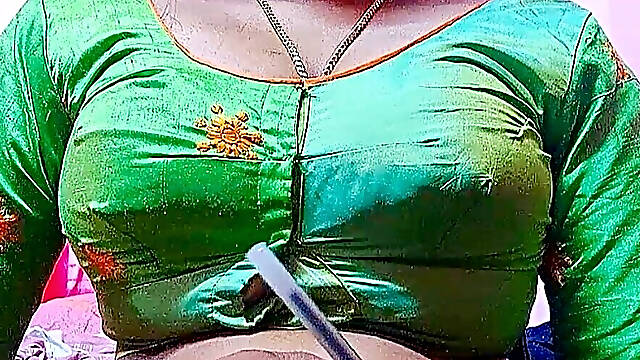 Desi, Indijka, Okrogla, Par