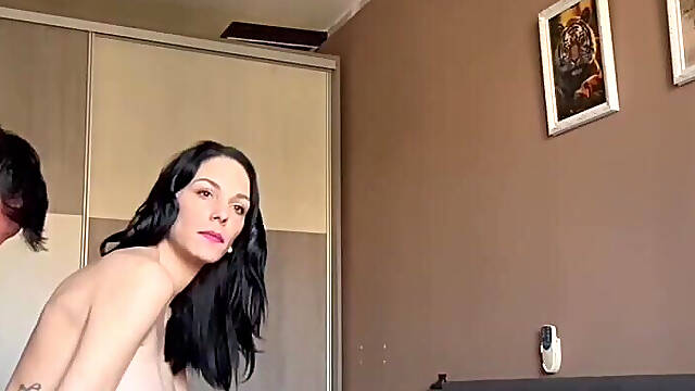 Live Threesome With Iria And Vampirosa With Giovannixl's. I Burst At Both With Good Shame As Enjoy