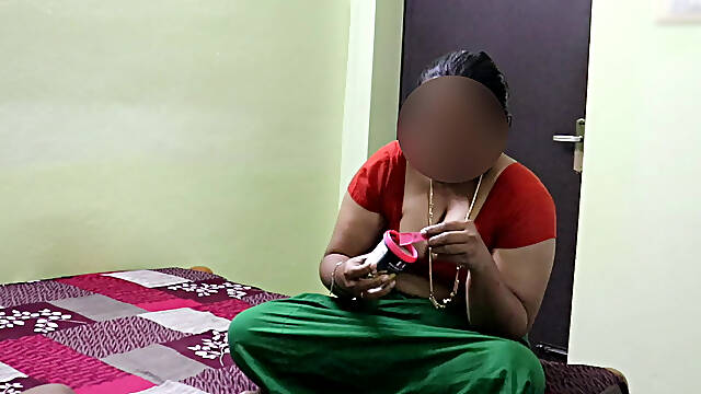 Desi Aunty After Fucking Resting & Eating Snacks & Icecream Spill Sucked On Breast