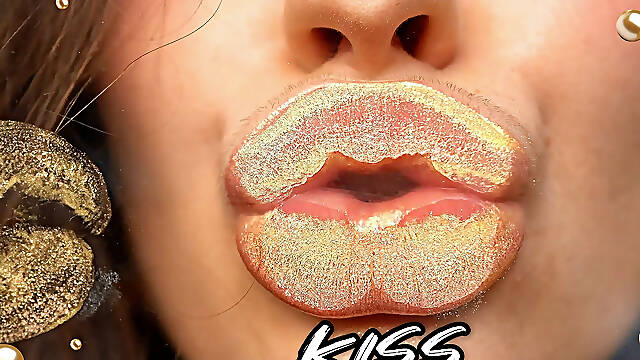 Extremely Shiny Metallic Golden Kiss Close Up