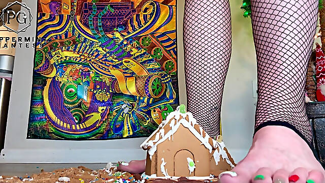 Giantess Christmas Village Slo-Mo Crush Destroying My Gingerbread Houses In Slow Motion